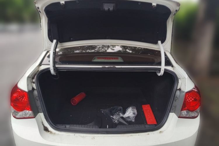 Used Chevrolet Cruze 2013 1.6L SE AT Trunk