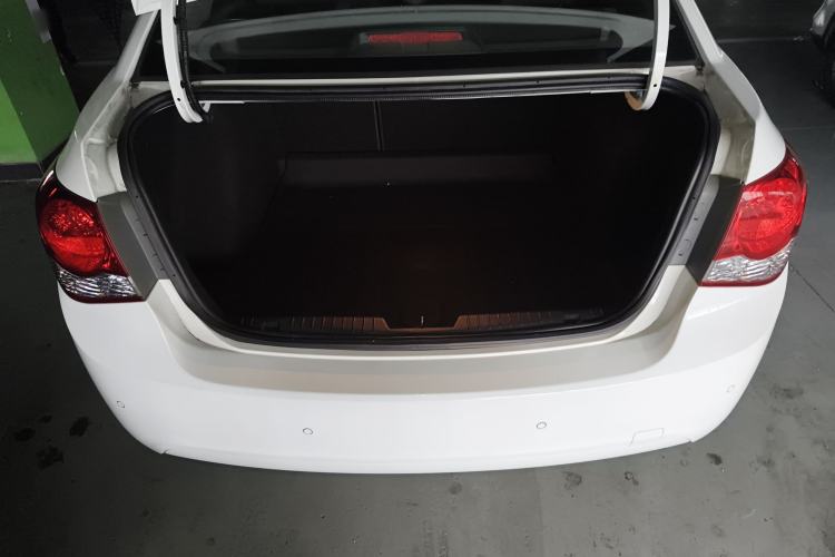 Used Chevrolet Cruze 2013 1.8L SE AT Trunk