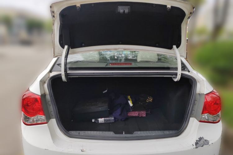 Used Chevrolet Cruze 2013 1.6L SE MT Trunk