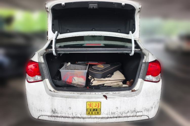 Used Chevrolet Cruze 2013 1.8L SE AT Trunk