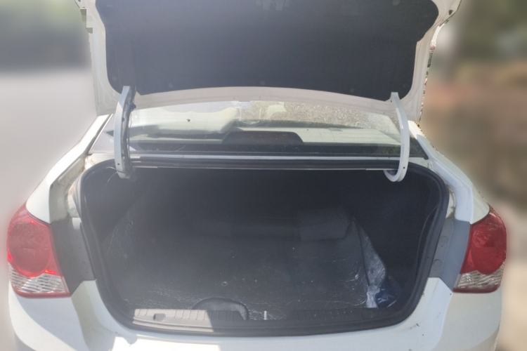 Used Chevrolet Cruze 2013 1.8L SE AT Trunk