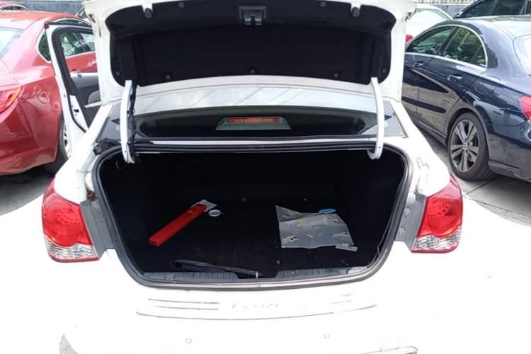 Used Chevrolet Cruze 2013 1.6L SE MT Trunk