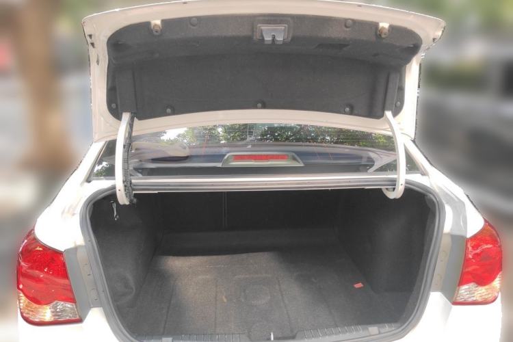 Used Chevrolet Cruze 2013 1.8L SE AT Trunk