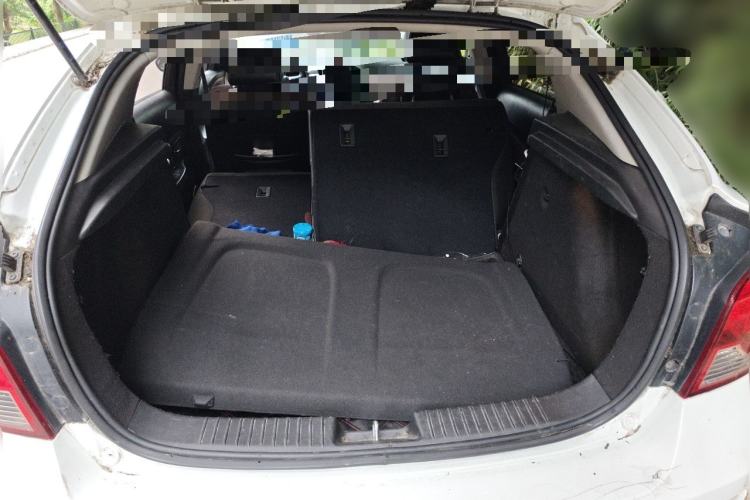 Used Chevrolet Cruze 2013 Hatchback 1.6L Manual Luxury Model Trunk