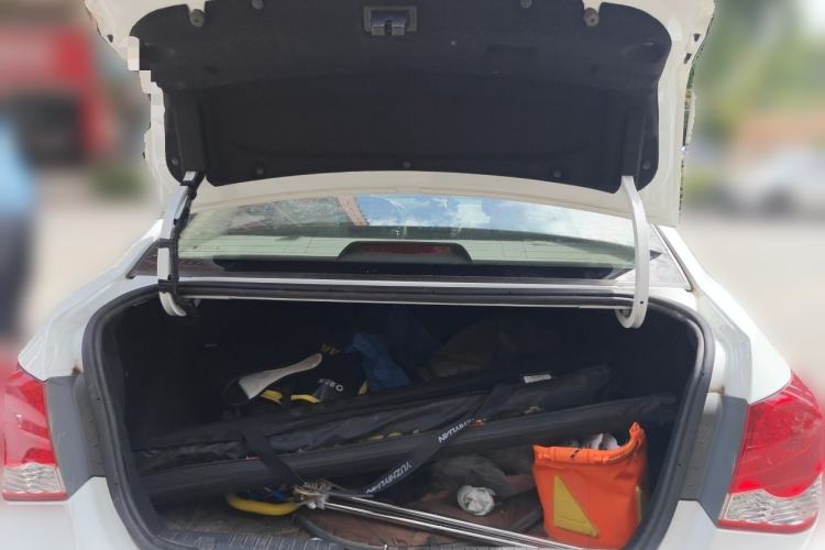 Used Chevrolet Cruze 2013 1.6L SE AT Trunk