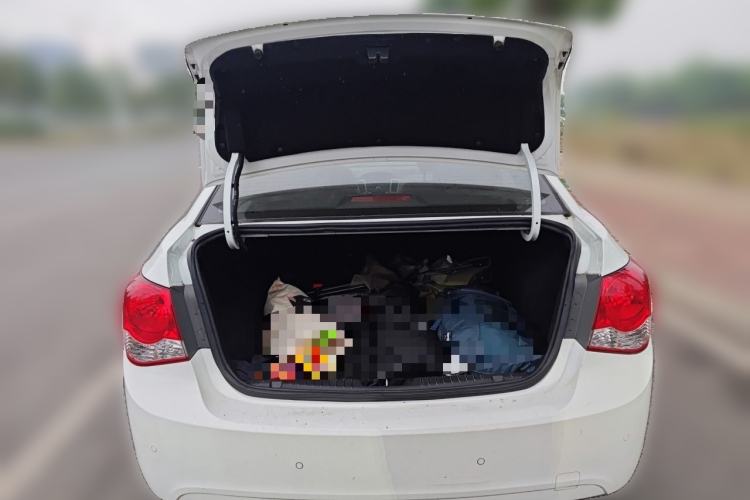 Used Chevrolet Cruze 2013 1.8L SE AT Trunk