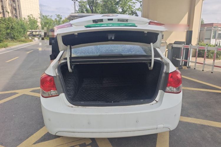 Used Chevrolet Cruze 2013 1.8L SE AT Trunk