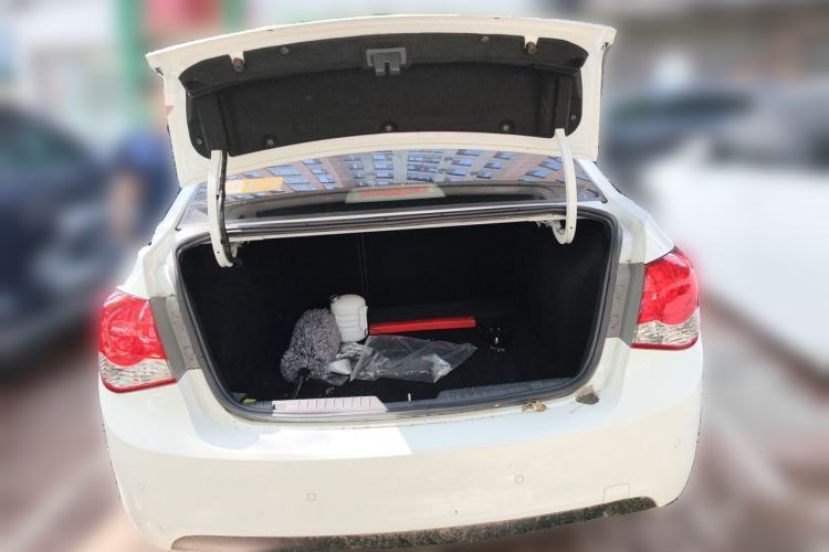 Used Chevrolet Cruze 2013 1.8L SE AT Trunk