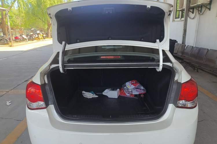 Used Chevrolet Cruze 2013 1.6L SE MT Trunk