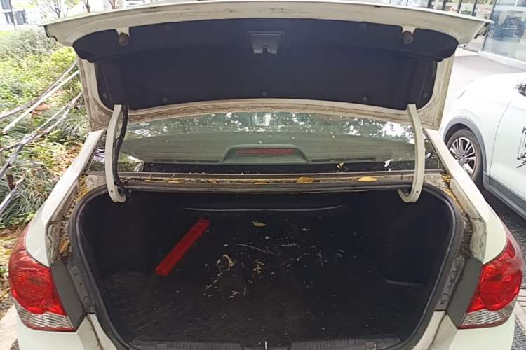 Used Chevrolet Cruze 2013 1.8L SE AT Trunk