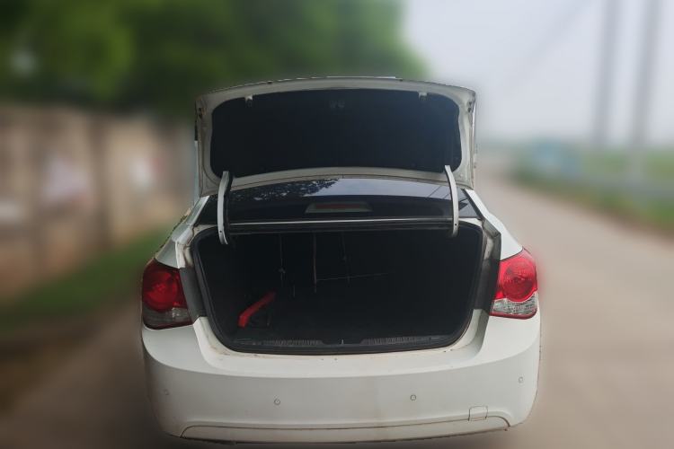 Used Chevrolet Cruze 2013 1.6L SE MT Trunk