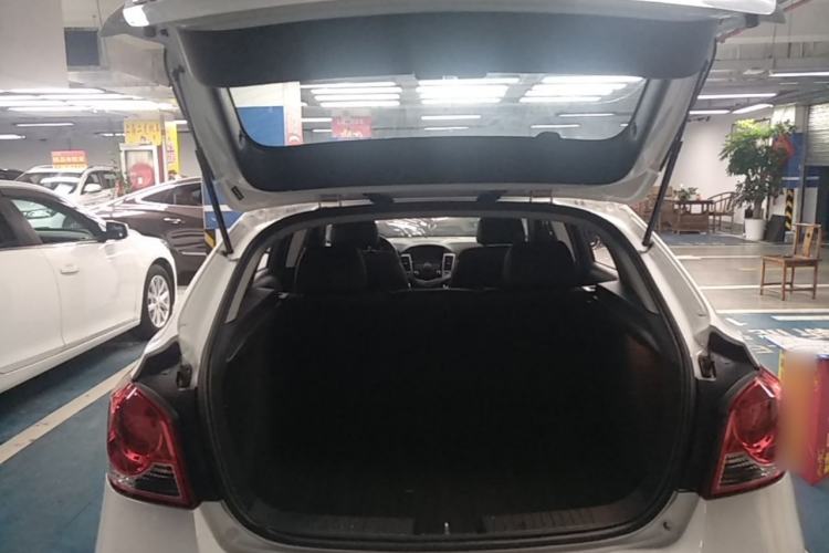 Used Chevrolet Cruze 2013 Hatchback 1.6L Automatic Luxury Model Trunk