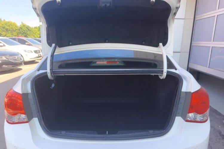 Used Chevrolet Cruze 2013 1.6L SL MT Trunk