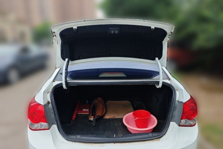 Used Chevrolet Cruze 2013 1.6L SL MT Trunk