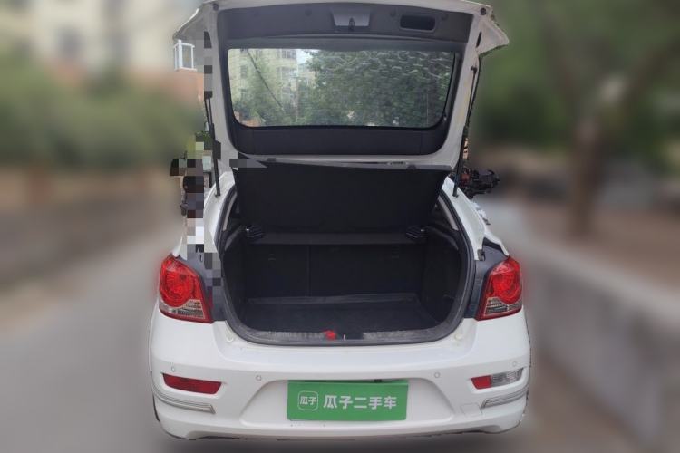 Used Chevrolet Cruze 2013 Hatchback 1.6L Manual Luxury Model Trunk