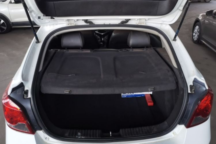 Used Chevrolet Cruze 2013 Hatchback 1.6L Automatic Luxury Model Trunk