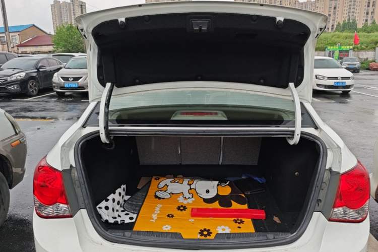 Used Chevrolet Cruze 2013 1.6L SE MT Trunk