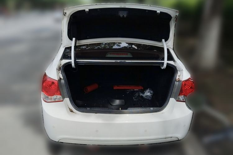 Used Chevrolet Cruze 2013 1.6L SE AT Trunk