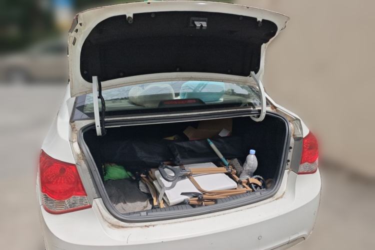 Used Chevrolet Cruze 2013 1.8L SE AT Trunk