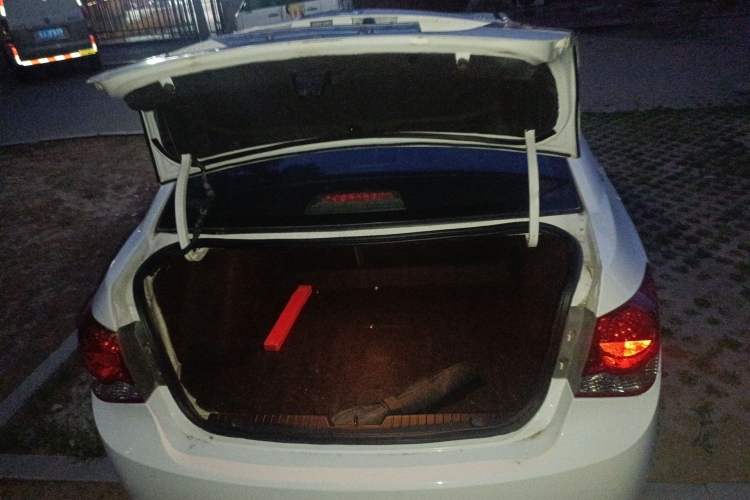 Used Chevrolet Cruze 2013 1.8L SE AT Trunk