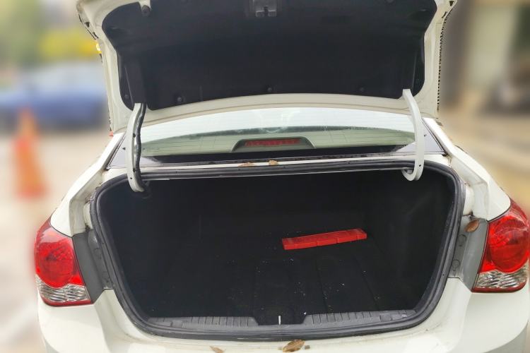 Used Chevrolet Cruze 2013 1.8L SE AT Trunk