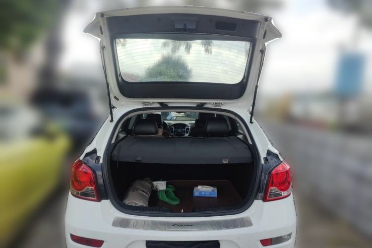 Used Chevrolet Cruze 2013 Hatchback 1.6L Automatic Luxury Model Trunk