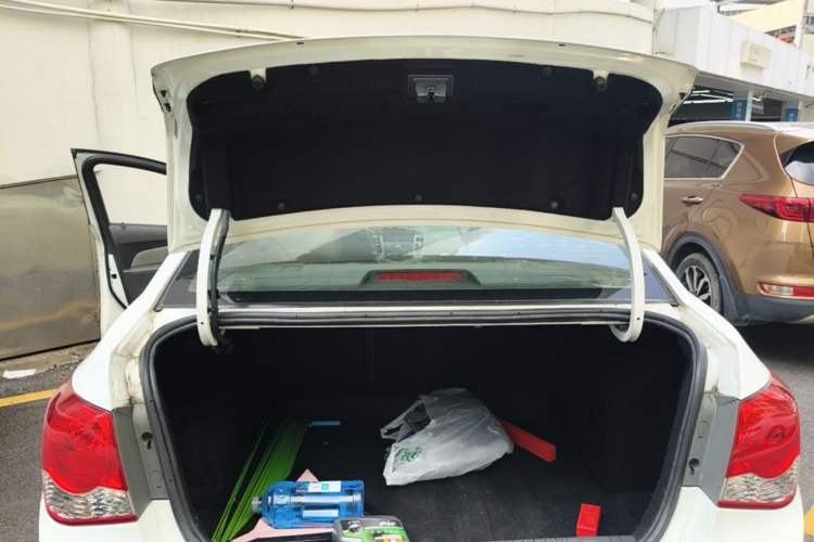 Used Chevrolet Cruze 2013 1.6L SE MT Trunk