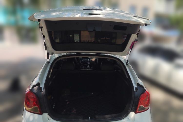 Used Chevrolet Cruze 2013 Hatchback 1.6L Automatic Luxury Model Trunk