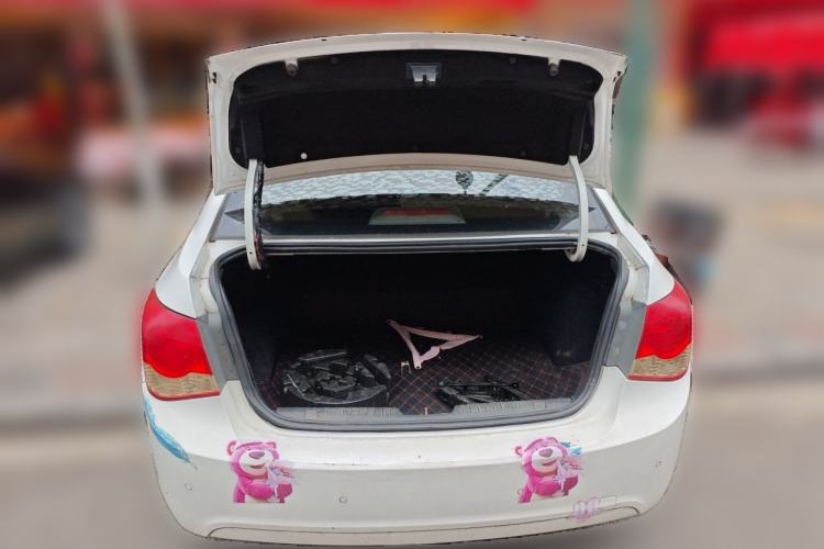 Used Chevrolet Cruze 2013 1.8L SE AT Trunk