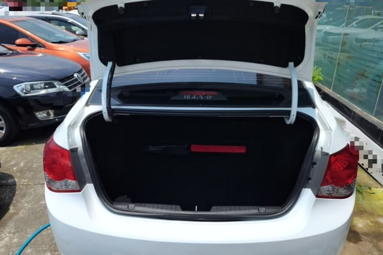 Used Chevrolet Cruze 2013 1.8L SE AT Trunk