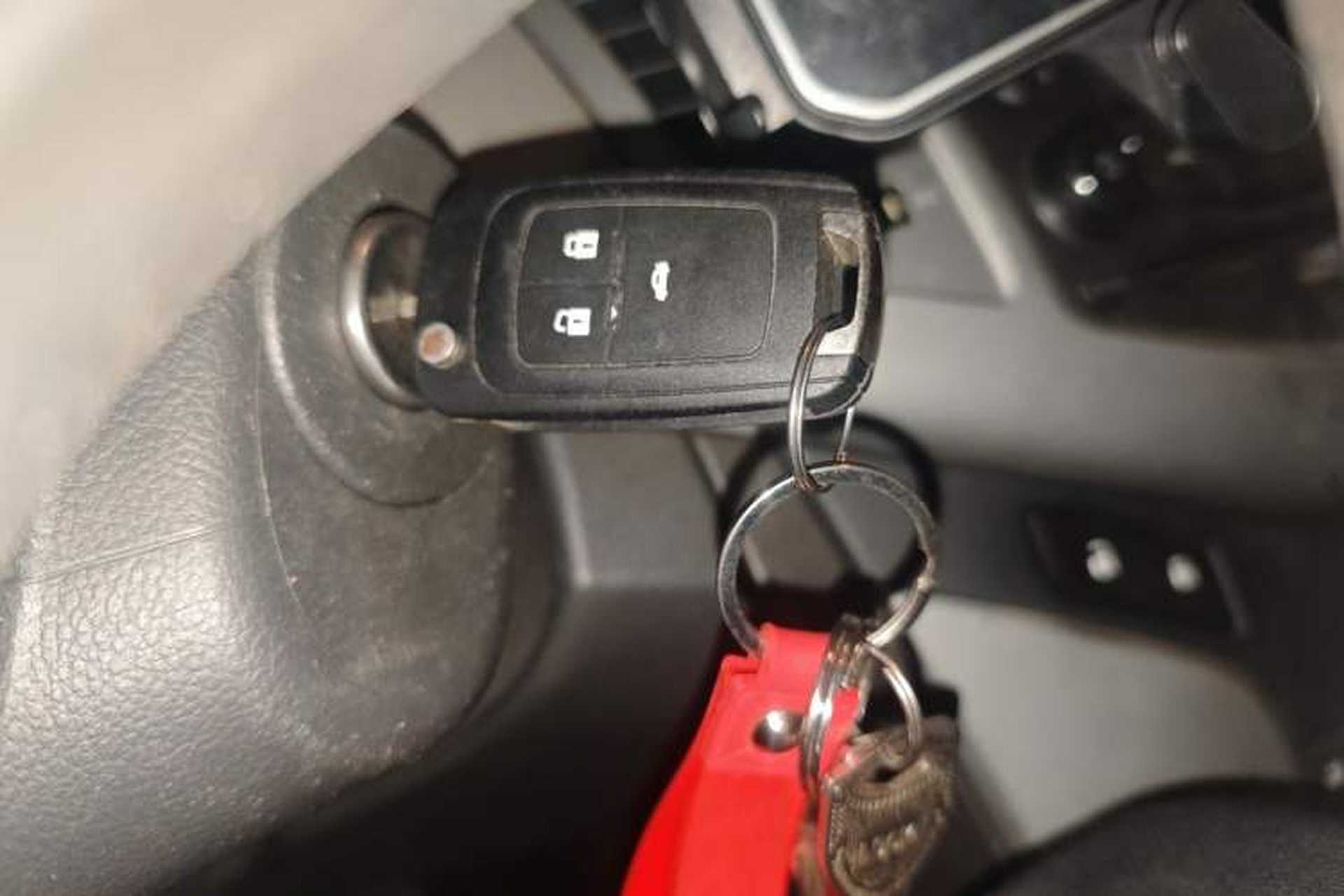 Used Chevrolet Cruze 2013 1.6L SL MT Vehicle Key