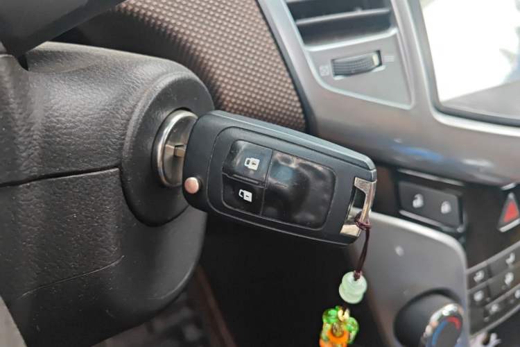 Used Chevrolet Cruze 2013 Hatchback 1.6L Automatic Luxury Model Vehicle Key