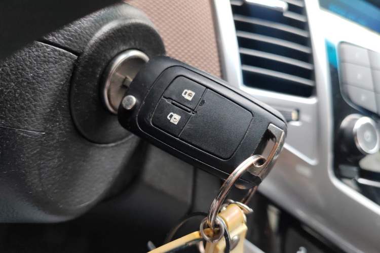 Used Chevrolet Cruze 2013 Hatchback 1.6L Manual Luxury Model Vehicle Key