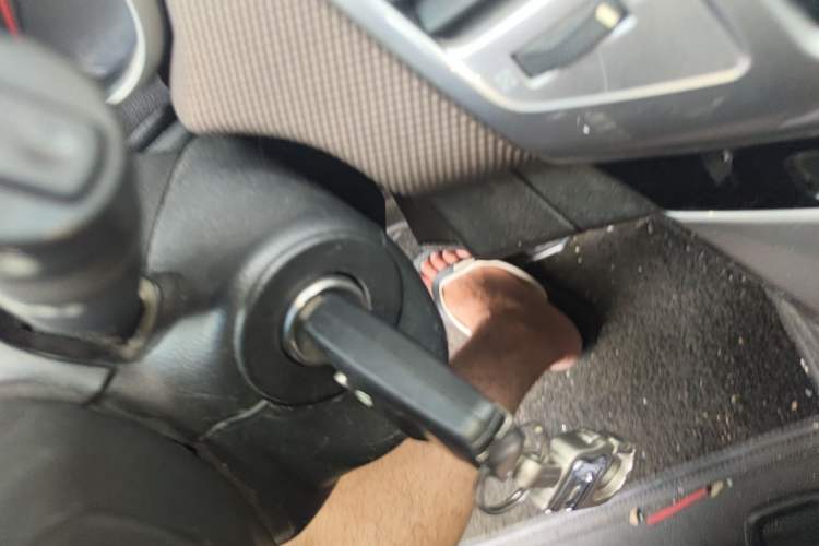 Used Chevrolet Cruze 2013 Hatchback 1.6L Automatic Luxury Model Vehicle Key