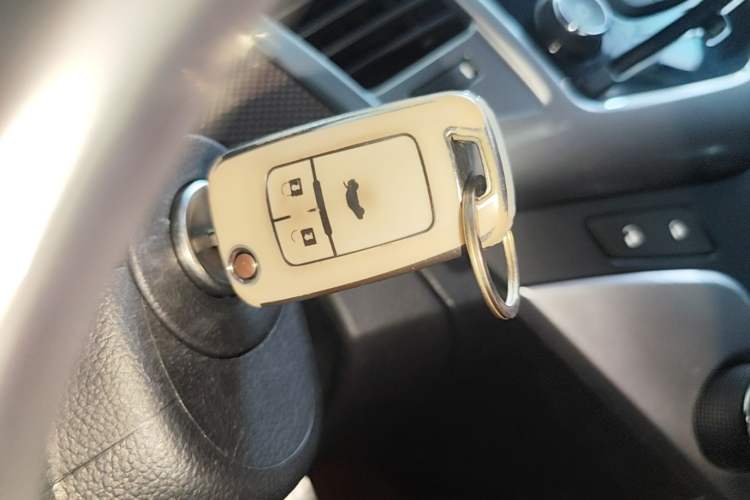 Used Chevrolet Cruze 2013 Hatchback 1.6L Automatic Luxury Model Vehicle Key