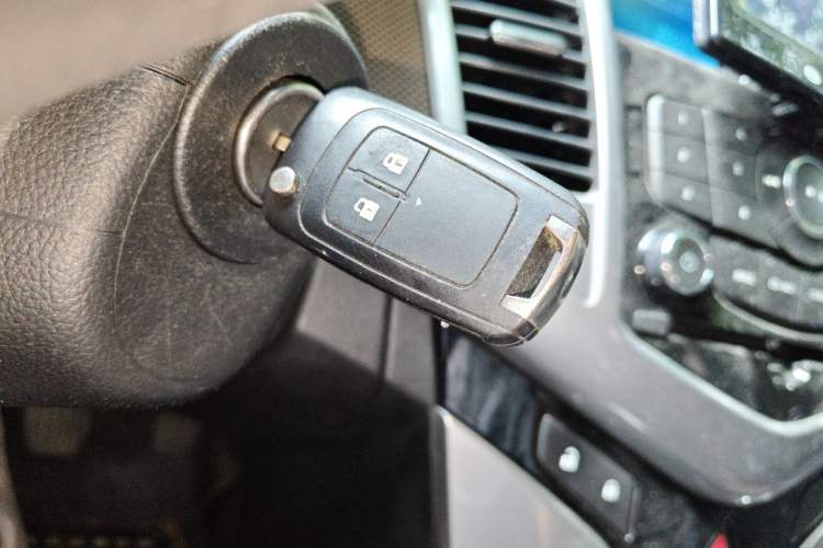 Used Chevrolet Cruze 2013 Hatchback 1.6L Manual Luxury Model Vehicle Key