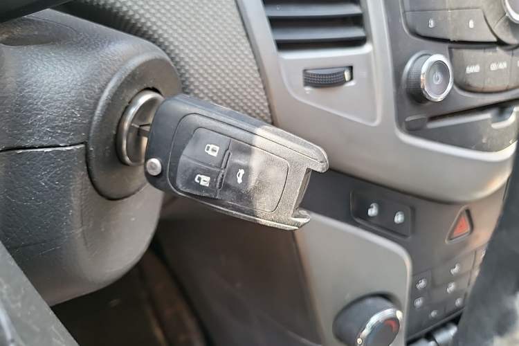 Used Chevrolet Cruze 2013 1.6L SE MT Vehicle Key