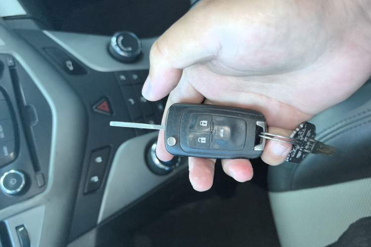 Used Chevrolet Cruze 2013 1.6L SL Grand Edition Manual Transmission Vehicle Key