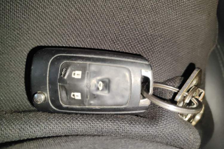 Used Chevrolet Cruze 2013 1.6L SE MT Vehicle Key