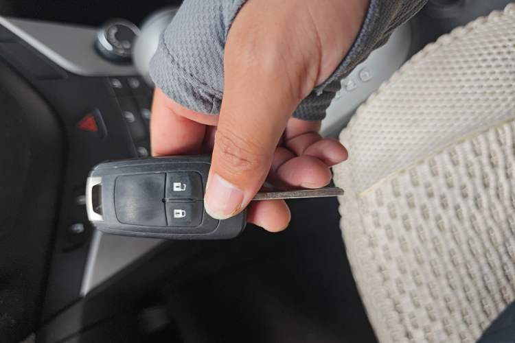 Used Chevrolet Cruze 2013 1.6L SE AT Vehicle Key