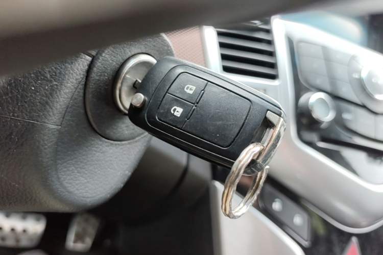 Used Chevrolet Cruze 2013 Hatchback 1.6L Automatic Luxury Model Vehicle Key