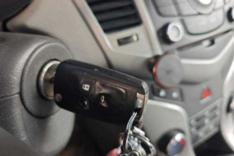 Used Chevrolet Cruze 2013 1.8L SE AT Vehicle Key