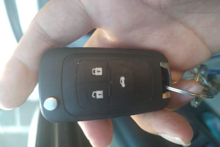 Used Chevrolet Cruze 2013 Hatchback 1.6L Manual Luxury Model Vehicle Key