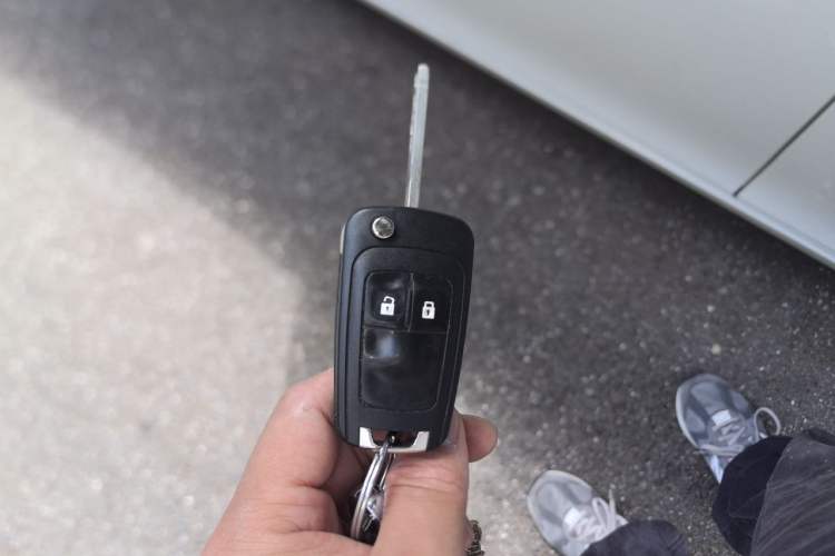 Used Chevrolet Cruze 2013 Hatchback 1.6L Manual Luxury Model Vehicle Key