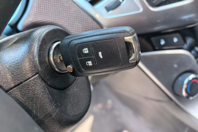 Used Chevrolet Cruze 2013 Hatchback 1.6L Automatic Luxury Model Vehicle Key