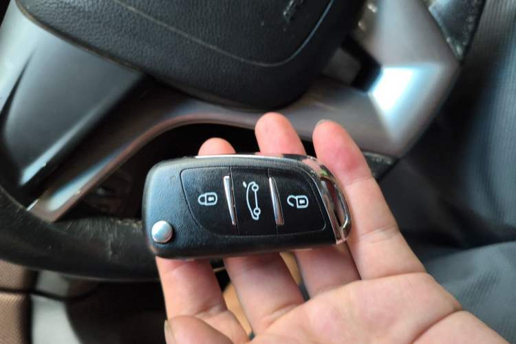 Used Chevrolet Cruze 2013 Hatchback 1.6L Automatic Luxury Model Vehicle Key