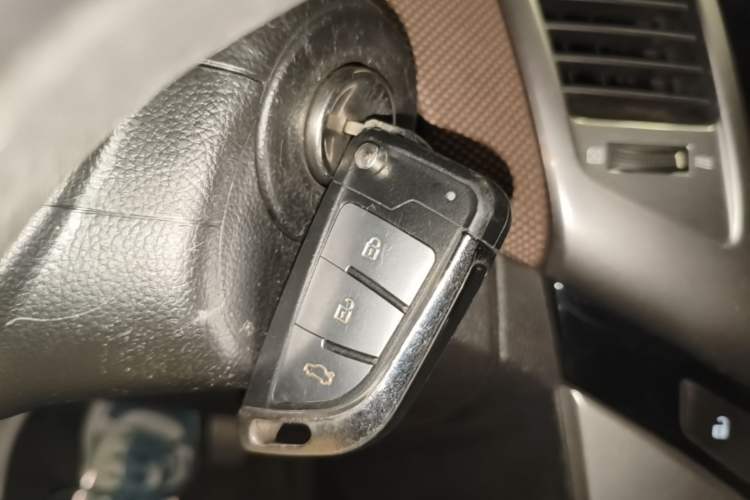 Used Chevrolet Cruze 2013 Hatchback 1.6L Manual Luxury Model Vehicle Key