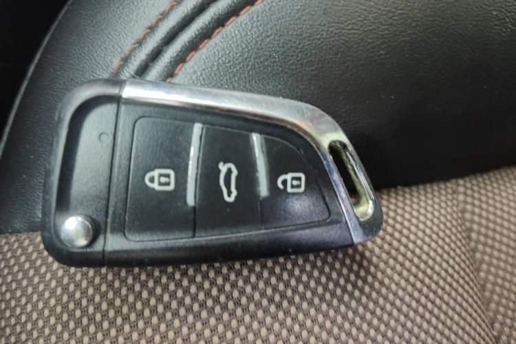 Used Chevrolet Cruze 2013 Hatchback 1.6L Automatic Luxury Model Vehicle Key