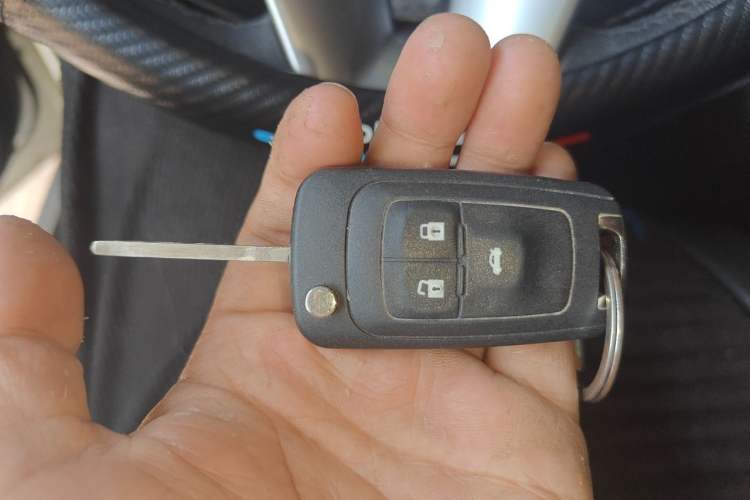 Used Chevrolet Cruze 2013 Hatchback 1.6L Automatic Luxury Model Vehicle Key