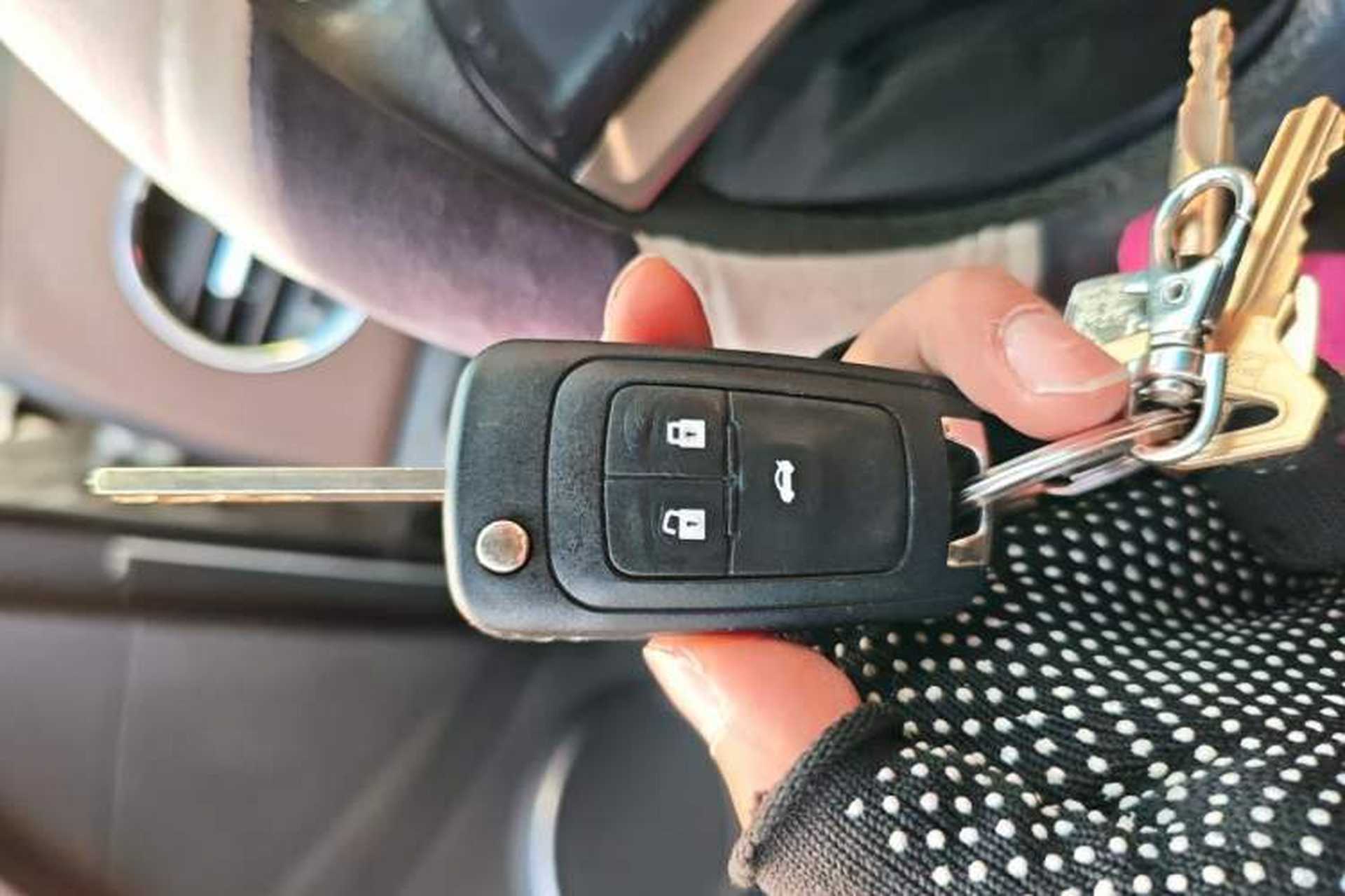 Used Chevrolet Cruze 2013 Hatchback 1.6L Automatic Luxury Model Vehicle Key